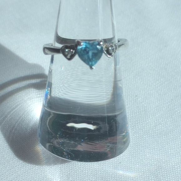 Sterling silver heart-shaped blue topaz with diamond accent ring - Picture 3 of 6